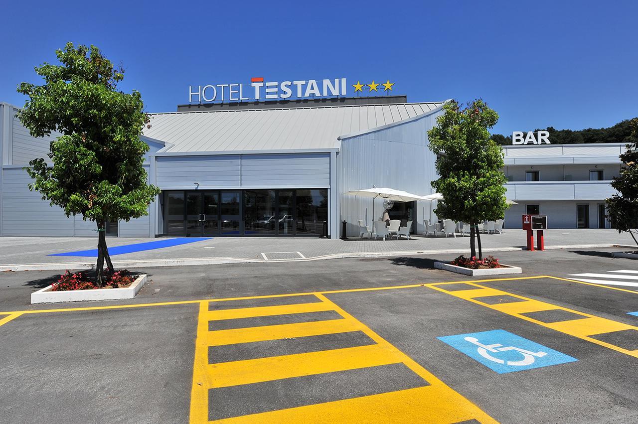 Hotel Testani 科莱费罗 外观 照片
